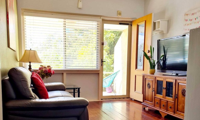 Kensington House | Cosy 2 Bedroom Cottage, enclosed big Backyard for Kids 👨‍👨‍👦 & FurKid 🐶