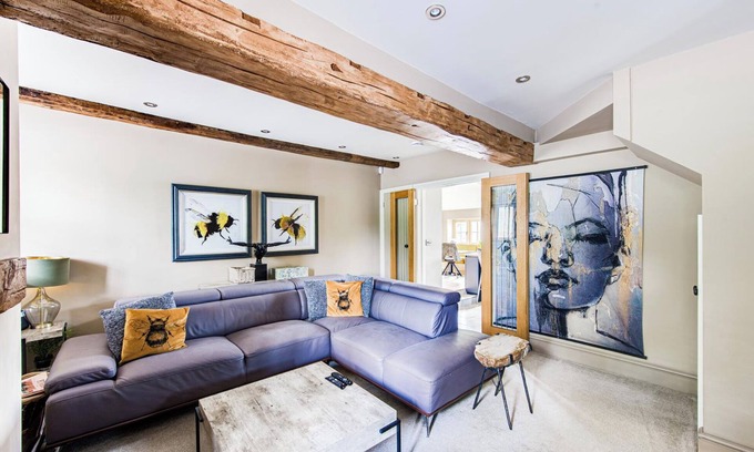 Congleton Cottage | Cosy 2 bedroom cottage in Cheshire countryside with a modern design