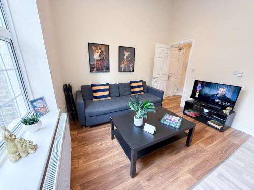 Addison Apartment | Cosy 2 Bedroom Flat with FREE WiFi in Shepherds Bush , Westfield , Hammersmith area