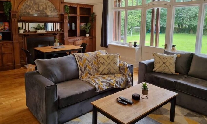 Calder Bridge Apartment | ✰ COSY 2 BR FLAT✓MINS TO THE BEACH → FREE PARKING