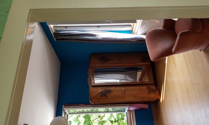 District 2 House | Cosy 20 sq meter room: 6 min from the main train Station