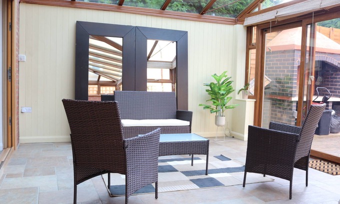 Sheldon House | Cosy 3 bedroom 2 Bathroom House with Parking
