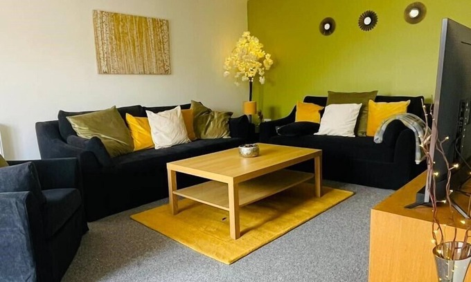 Dumfries House | Cosy 3 bedroom home in an ideal central location
