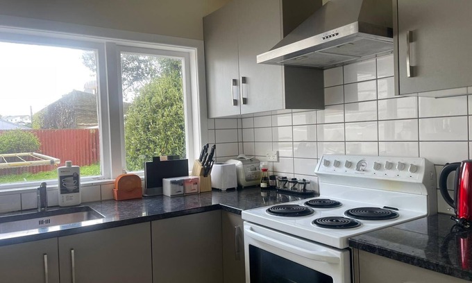 Kilbirnie House | Cosy 3 bedroom Home in Kilbirnie
