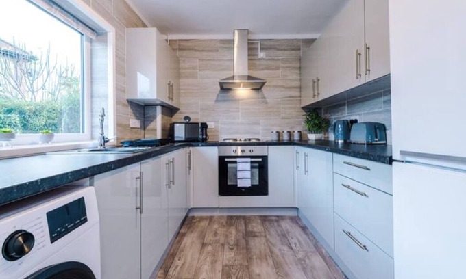 Heslington House | Cosy 3-Bedroom Retreat Steps from City Center
