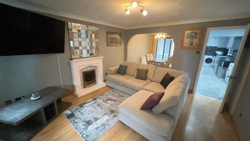Stevenage House | Cosy 4 bedroom holiday let Stevenage 22mins from London on the train