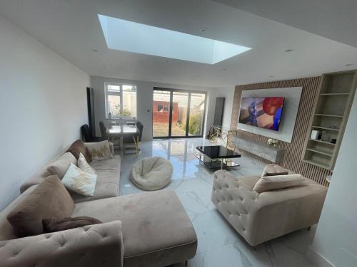 Borehamwood House | Cosy 4 bedroom house in borehamwood