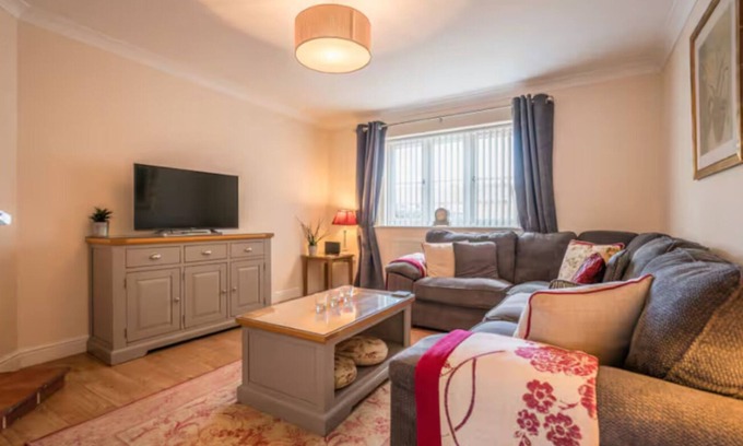 Saxmundham House | Cosy 4BR Cottage in Great Glemham Village