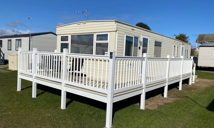 Great Yarmouth House | Cosy 8 berth caravan at California Cliffs with decking and WiFi ref 50036H