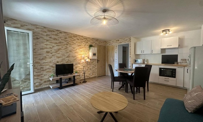 Saintes-Maries-de-la-Mer Apartment | Cosy apartment with terrace, air conditioning, parking space. No pets allowed!