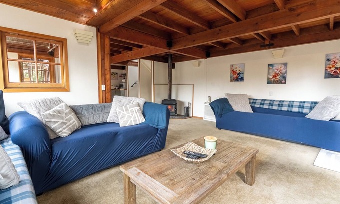 Arthur's Point House | Cosy Alpine Chalet | Near Town & Shotover Jet