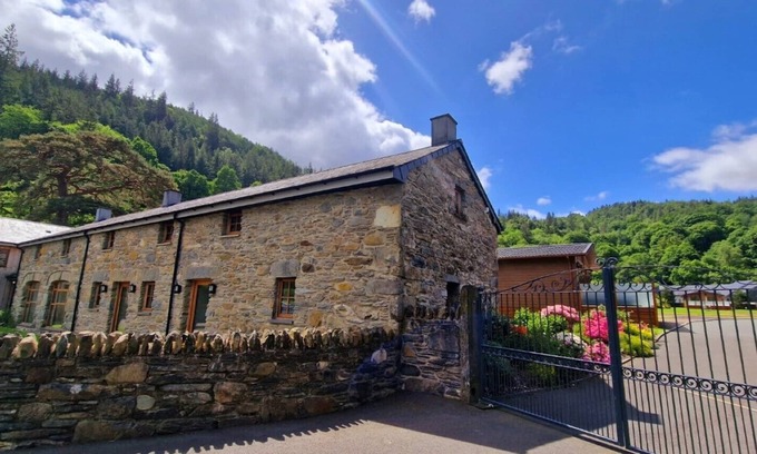 Gwynedd- Snowdonia Cottage | Cosy and luxurious country cottage, prime location, Betws-y-Coed, Snowdonia National Park, Wales