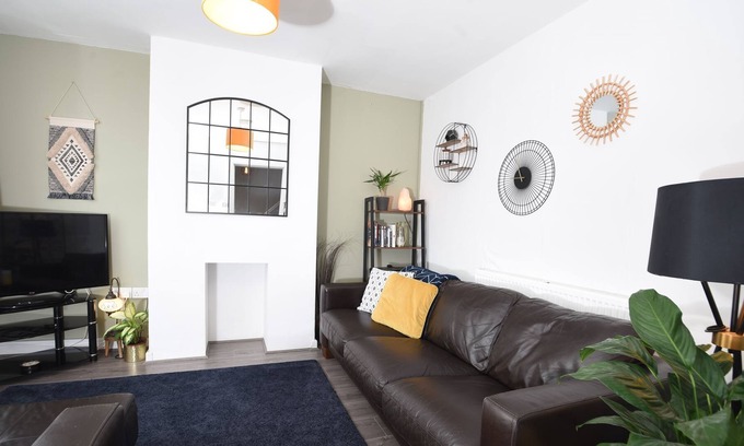 St George House | Cosy and Modern 2 Bed Family House in Abergele