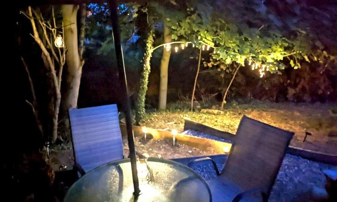 Ruskington Cabin | Cosy and Secluded Brook-side Lodge