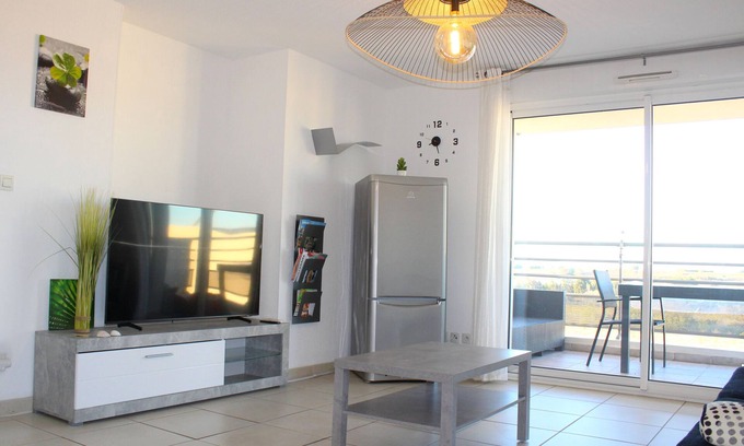 Marseillan Apartment | Cosy and spacious T3 - sleeps 4 to 6 - air-conditioned, quiet location near Etang de Thau