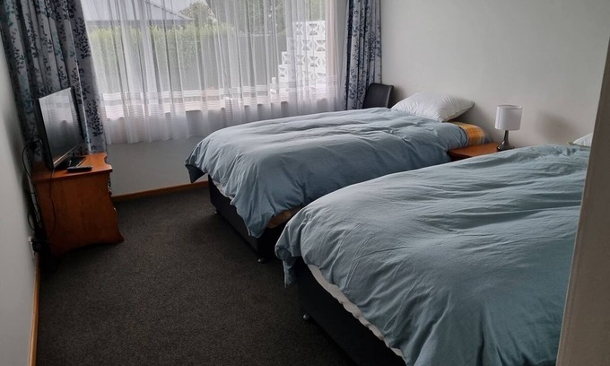 Invercargill House | Cosy and Warm. Centrally located to all Invercargill has to offer.