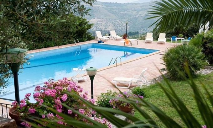 Collesano Villa | Cosy apartment in villa with pool, A/C, WIFI, TV, terrace, panoramic view, parking, close to Cefalù
