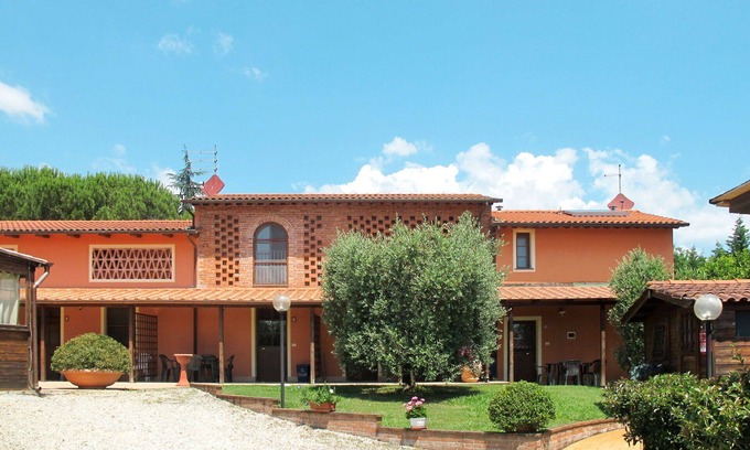Orentano Apartment | Cosy apartment for 7 guests with WIFI, pool, A/C, TV, patio and parking