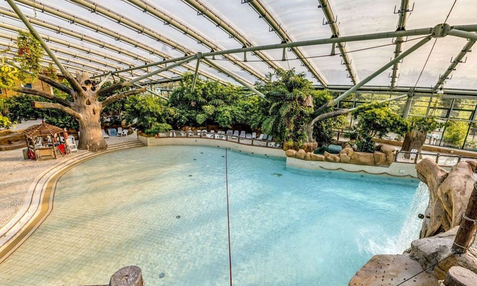 Neuville-sur-Ailette House | Cosy apartment in villa for 8 people with hot tub, pool, WIFI, TV, terrace and parking