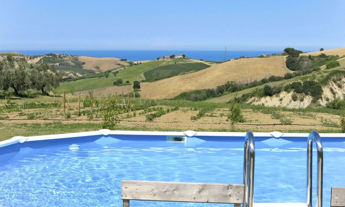 Cologna Spiaggia Villa | Cosy apartment in villa with WIFI, pool, hot tub, A/C, TV, patio, pets allowed, panoramic view