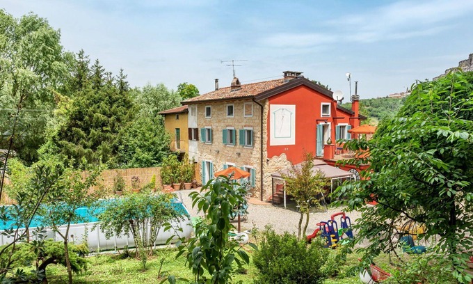 Vignale Monferrato Apartment | Cosy apartment for 10 people with private pool, WIFI, TV, terrace and pets allowed