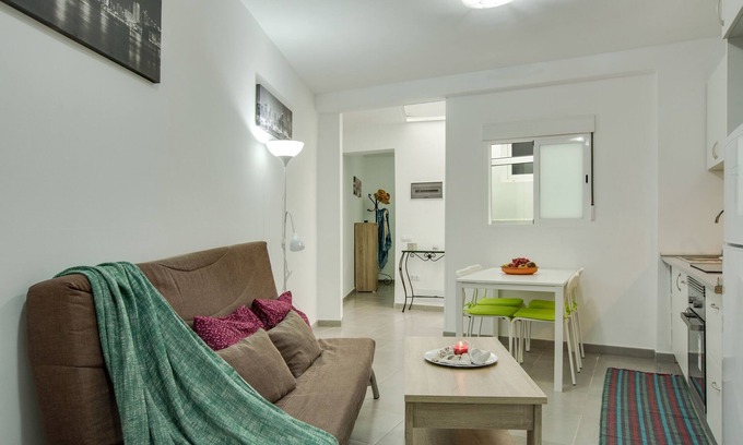 Vecindario Apartment | Cosy Apartment “1B SRV” close to the Sea with Wi-Fi & Fans