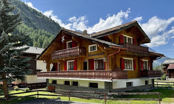 Saas Almagell Apartment | Cosy apartment for 6 guests with WIFI, TV and balcony