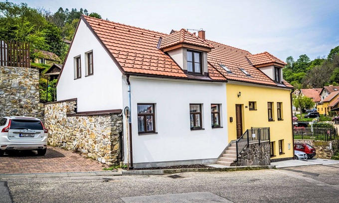 Cesky Krumlov Apartment | Cosy apartment for 5 guests with WIFI, patio and pets allowed