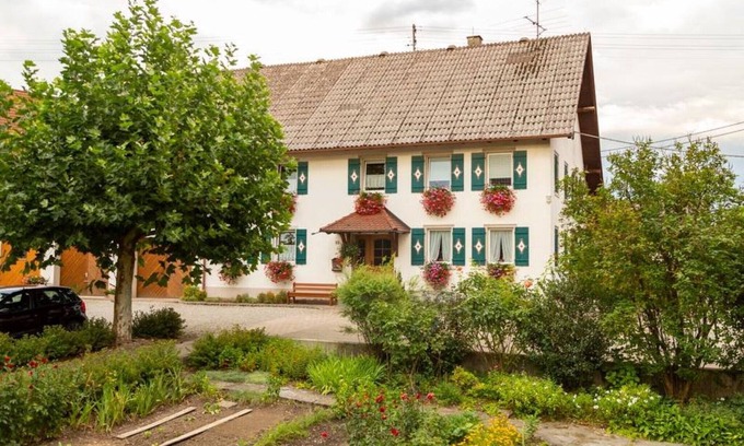 Frickingen Apartment | Cosy Apartment “Ferien- und Obsthof Müller” in Beautiful Countryside