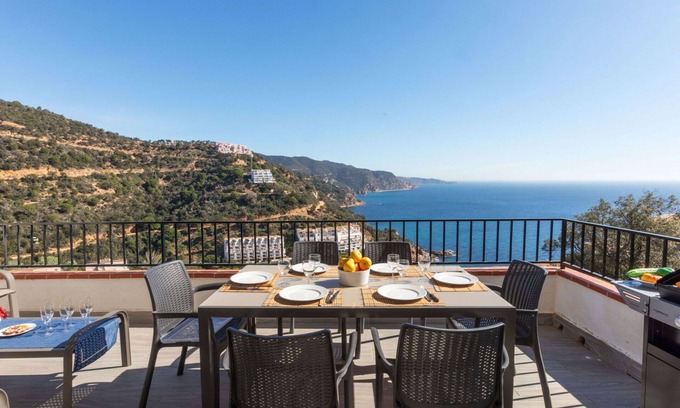 Salionc Apartment | Cosy apartment for 6 people with WIFI, TV, terrace and parking