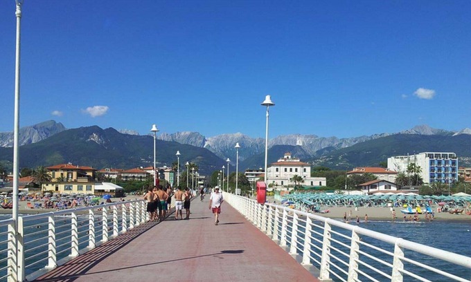 Marina di Massa Apartment | Cosy apartment for 3 people with WIFI, TV, pets allowed and parking, close to Forte Dei Marmi