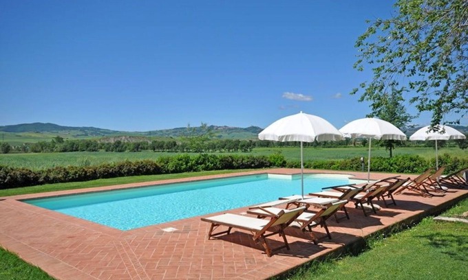Gallina Apartment | Cosy apartment for 5 people with pool, WIFI, TV, panoramic view and parking, close to Montepulci.