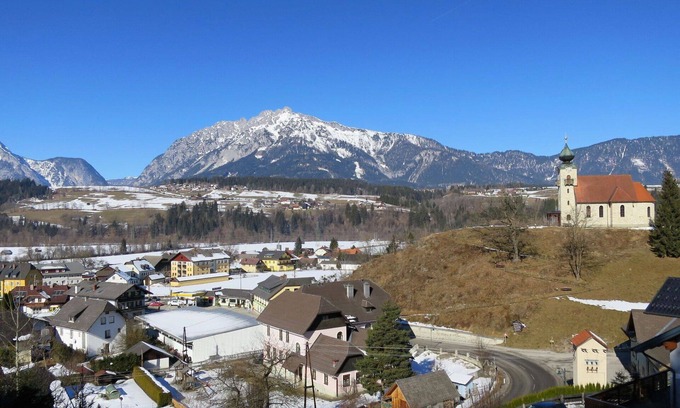 Grosssoelk Apartment | Cosy apartment for 12 guests with WIFI, hot tub, TV, terrace, panoramic view and parking