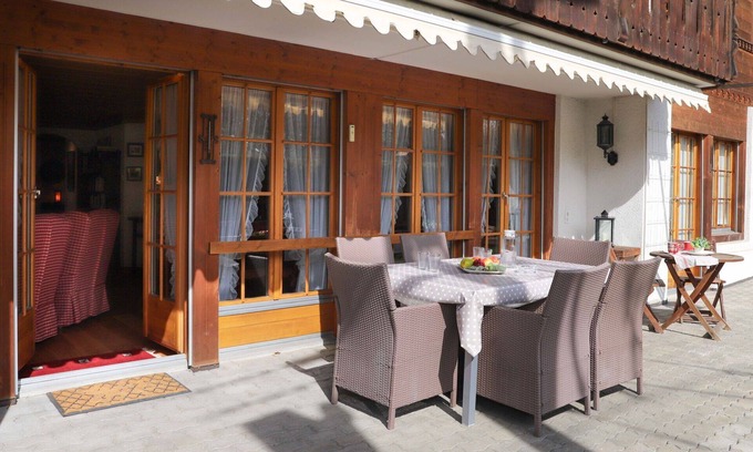 Saanen Apartment | Cosy apartment for 12 people with WIFI, TV, terrace and parking