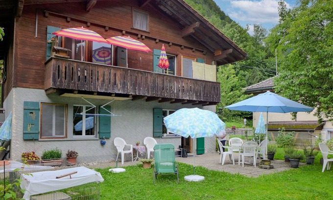 Meiringen Apartment | Cosy apartment for 2 guests with WIFI and TV