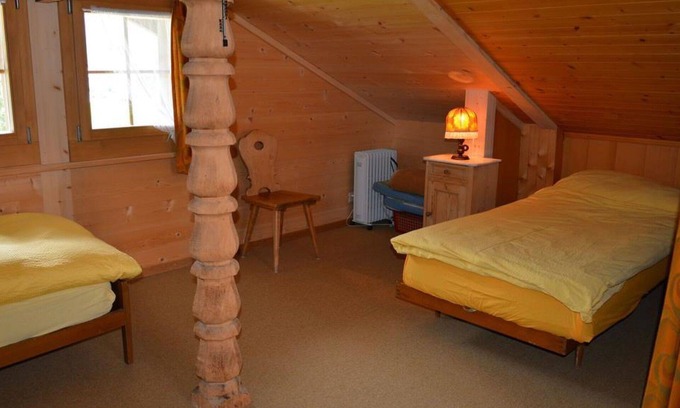 Lauenen Apartment | Cosy apartment for 2 people with balcony