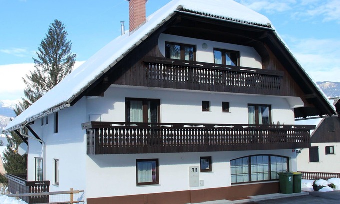 Bohinjska Bistrica Apartment | Cosy apartment for 2 people with WIFI, TV, pets allowed, panoramic view and parking