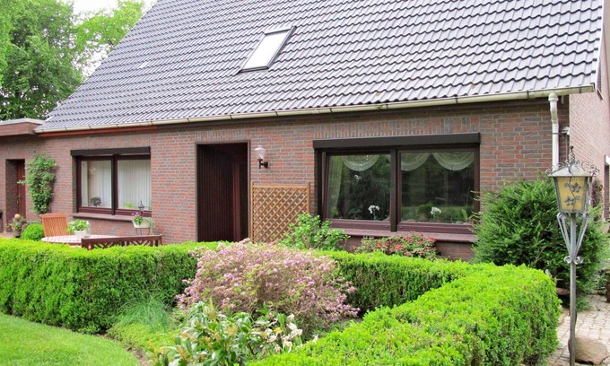 Armstorf Apartment | Cosy apartment for 3 people with WIFI, TV, patio and parking