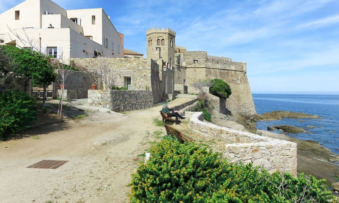 Aregno Apartment | Cosy apartment for 4 guests with WIFI, A/C, TV, terrace and parking