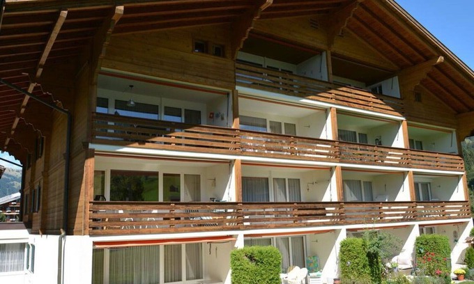 Gstaad Apartment | Cosy apartment for 4 guests with WIFI, TV, balcony and pets allowed