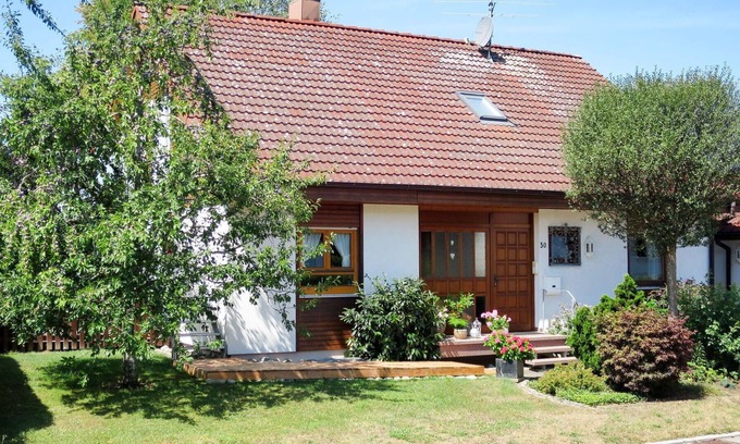 Rulfingen Apartment | Cosy apartment for 4 guests with WIFI, TV, balcony and parking
