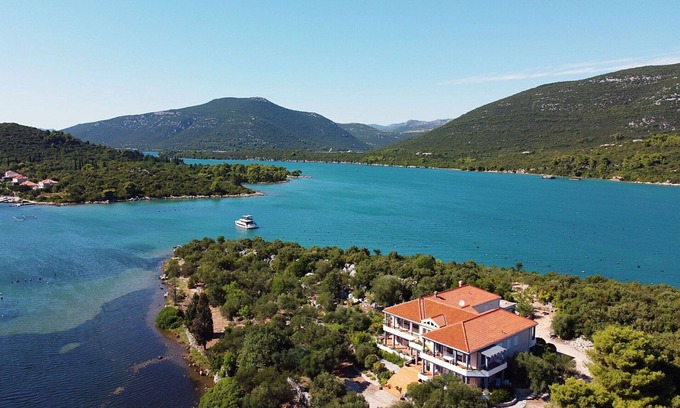 Mali Ston Apartment | Cosy apartment for 4 guests with A/C, hot tub, WIFI, TV and terrace