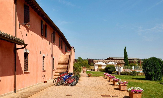 San Brizio Apartment | Cosy apartment for 4 people with pool, WIFI, TV and pets allowed, close to Spoleto