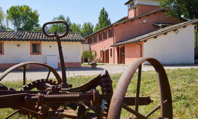 San Brizio Apartment | Cosy apartment for 4 people with pool, WIFI, TV, pets allowed and parking, close to Spoleto