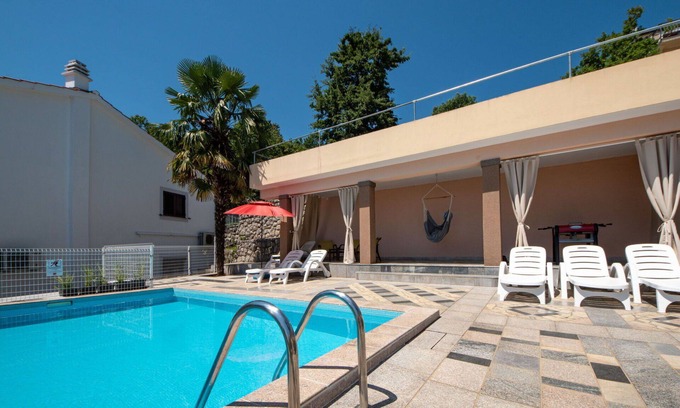 Tulisevica Apartment | Cosy apartment for 4 people with pool, A/C, WIFI, TV, terrace and pets allowed