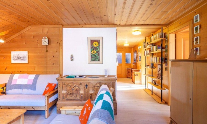 Lenk Apartment | Cosy apartment for 4 people with WIFI and balcony