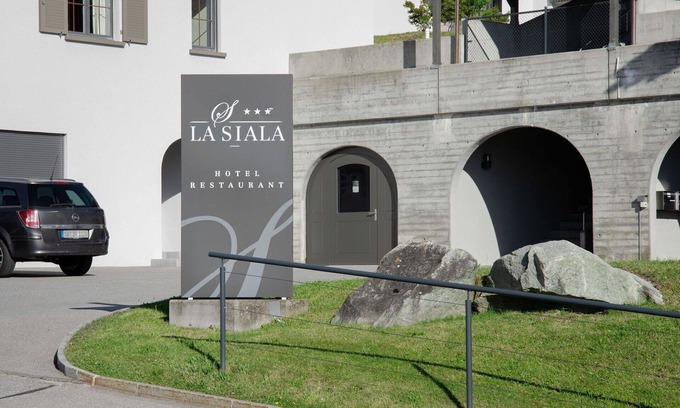 Falera Apartment | Cosy apartment for 5 guests with pool, WIFI, TV, balcony, panoramic view and parking