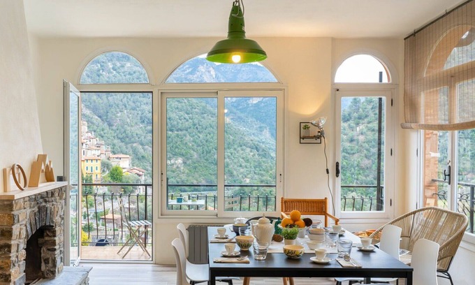 Airole Apartment | Cosy apartment for 5 guests with WIFI, balcony and panoramic view