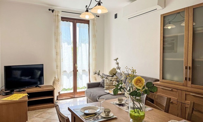 Savona Apartment | Cosy apartment for 5 guests with WIFI, TV, patio, pets allowed, panoramic view and parking