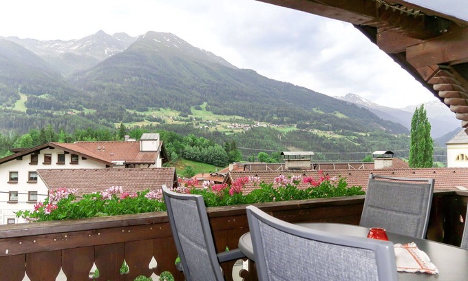 Grins Apartment | Cosy apartment for 5 guests with WIFI, TV and balcony